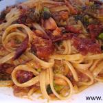 Špagete sa tunjevinom, brokoli, i sušeni paradajz