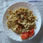 Pečurke lisičarke sa belim lukom i testeninom