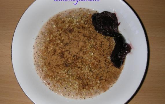 Heljdino zrno sa mlekom i cimetom